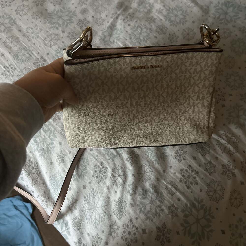 Michael Kors Trisha Medium Logo Triple Compartment Crossbody Bag Vanilla/Acorn